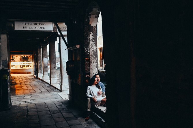 Private Photo Shoot in Venice with Gondola Ride Included - Ponte dei Sospiri: romance with strong geometry