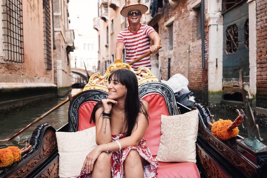 Private Photoshoot of Your Gondola Ride in Venice - Key points before you book
