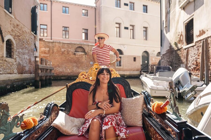 Private Photoshoot of Your Gondola Ride in Venice - How the 1-hour private gondola shoot actually works
