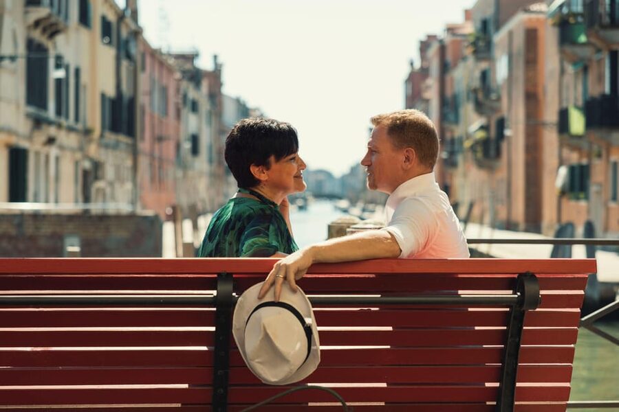 Private Photoshoot of Your Gondola Ride in Venice - Should you book this private gondola photoshoot?