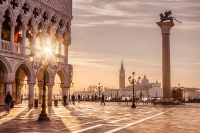 Private Venice City Tour and Gondola Ride - Finding your group at Piazza San Marco (and avoiding the common slip)