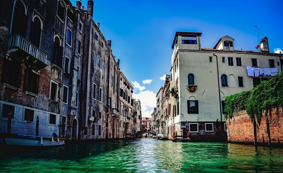 Private Venice Walking Tour and Gondola Ride - Campo Manin and the statue of Daniele Manin: history in one clear landmark