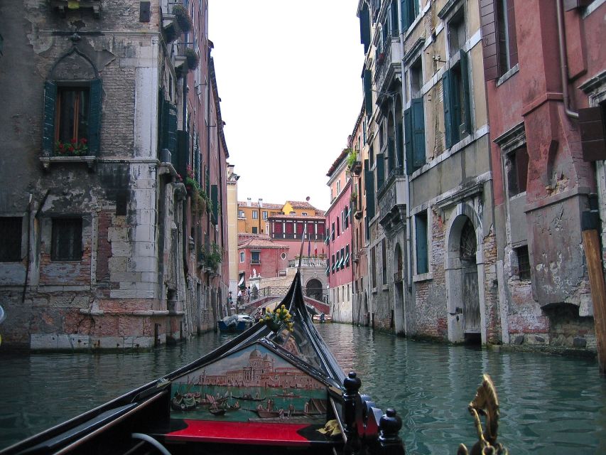 Private Venice Walking Tour and Gondola Ride - From San Moisè to Teatro La Fenice: walking past opera’s comeback