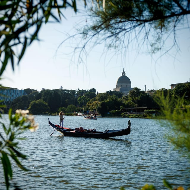 Roma: The one and only Roma Gondola tours on the lake! - Who should book this gondola ride?