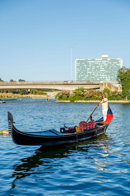 Roma: The one and only Roma Gondola tours on the lake! - The driver and onboard vibe: personality matters