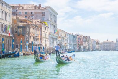Romantic Venice: 30 Minute Gondola Ride with Serenade - Grand Canal highlights you’ll actually recognize