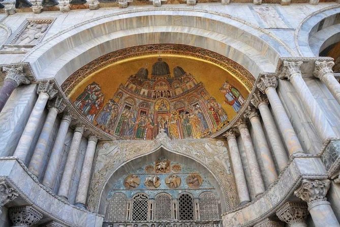 Saint Marks Basilica, Doge's Palace and Gondola tour in Venice - Entering St. Mark’s Basilica: mosaics, symbols, and skip-the-line flow
