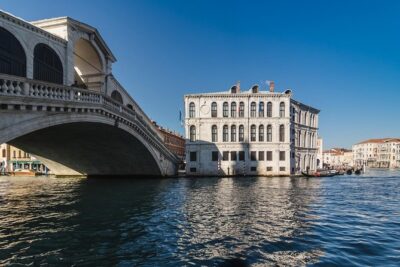 Shared Gondola Ride in Venice through enchanting Bridge of Sighs - Venice Morning Start at 9:00 am: Piazza San Marco, but organized