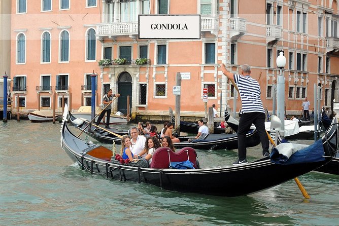 Shared Gondola Ride in Venice through enchanting Bridge of Sighs - The 3D VR History Gallery and the AI map: A smart way to keep the day going