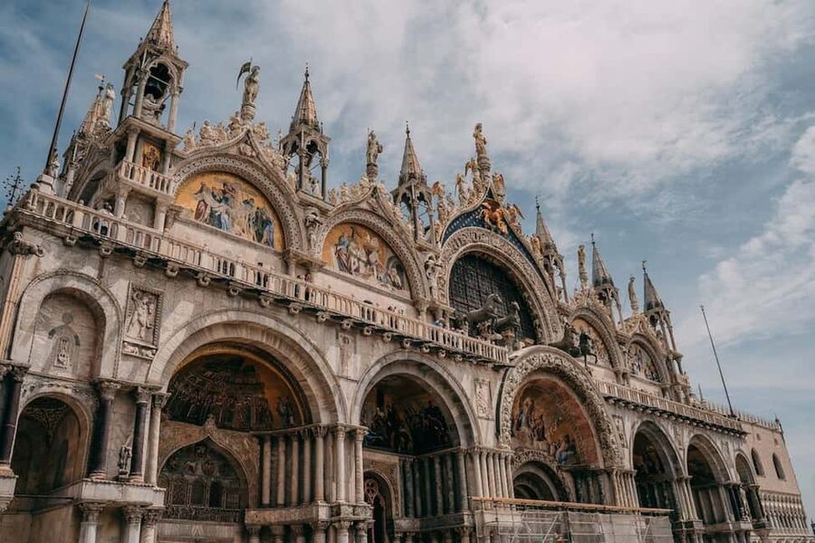 St. Mark's Basilica Tour with Priority Entrance + Gondola - Duration and pacing: 45 minutes that aim to feel like a real visit