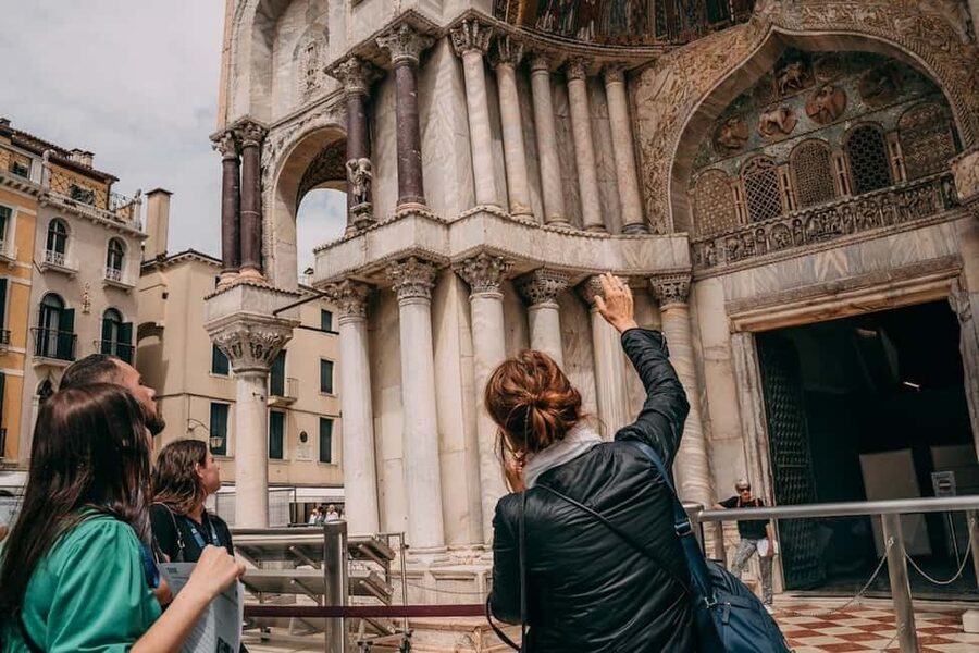 St. Mark's Basilica Tour with Priority Entrance + Gondola - Gondola option: when to add it and when to skip it
