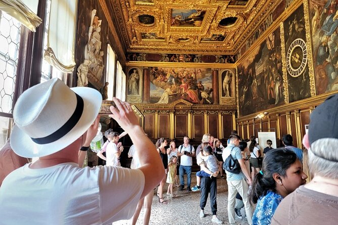 St Mark's, Doge's Palace, with Murano and Burano & Gondola Ride - Burano Lace Workshop and Colorful Streets: The Part That Feels Like a Postcard