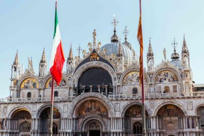 The Best of Venice: San Marco Highlights & Gondola Ride - Getting your bearings fast: Piazza San Marco and the city’s lowest point