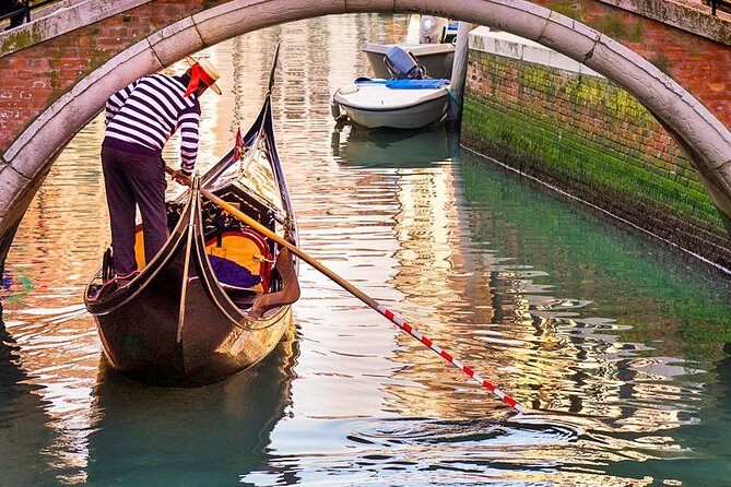 Tour Enchanting Venice Majestic City Walk and Gondola Ride - Why This 2-Hour Venice Mix Works: Walk Plus Gondola