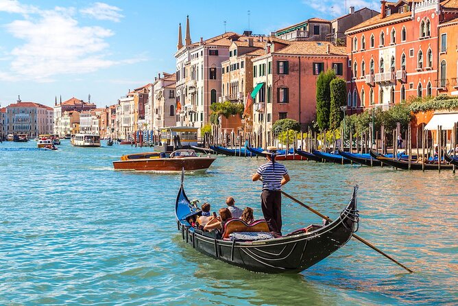 Tour Enchanting Venice Majestic City Walk and Gondola Ride - The 30-Minute Shared Gondola Ride: What You Can Expect