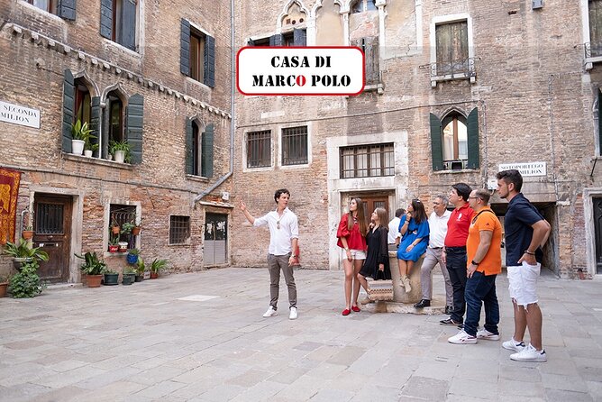 Unusual Venice Walking Tour through Rialto & Gondola Experience - Gondola prep: intro, audio, and the gondola gallery