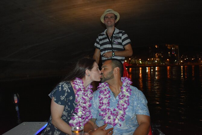 Valentine's Venetian Gondola Cruise in Waikiki - Diamond Head from your gondola: history and a great perspective