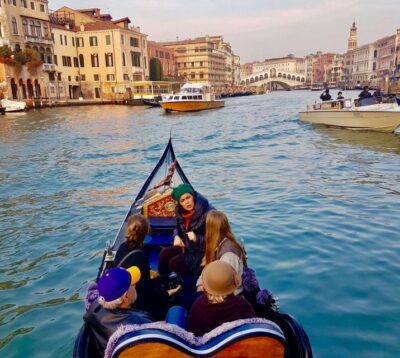 Venice: 30 min Gondola Ride on the Grand Canal with Guide - Meeting at Santa Maria del Giglio: the smoothest way to start