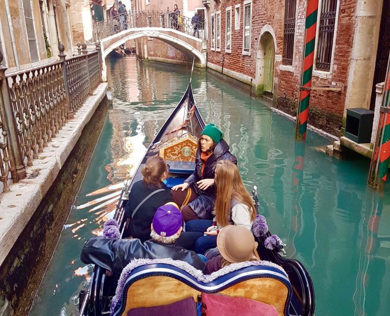 Venice: 30 min Gondola Ride on the Grand Canal with Guide - The guide experience: what you’re really buying