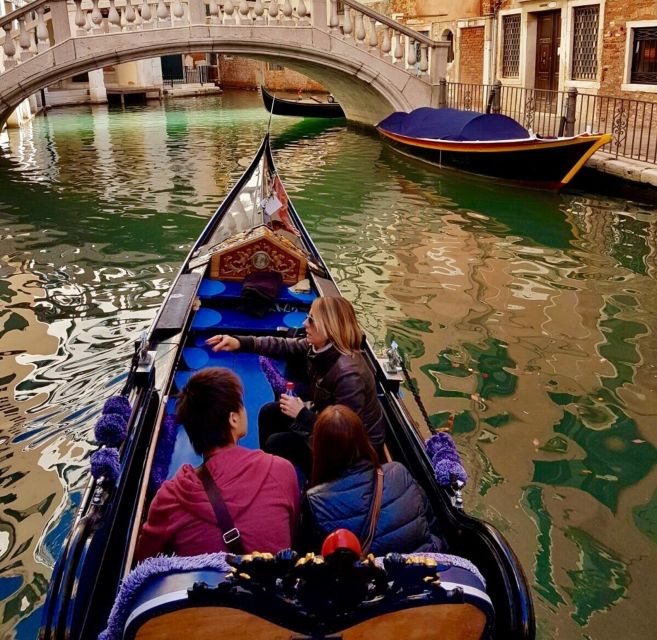Venice: 30 min Gondola Ride on the Grand Canal with Guide - The stops you’ll remember: iconic names, framed by water
