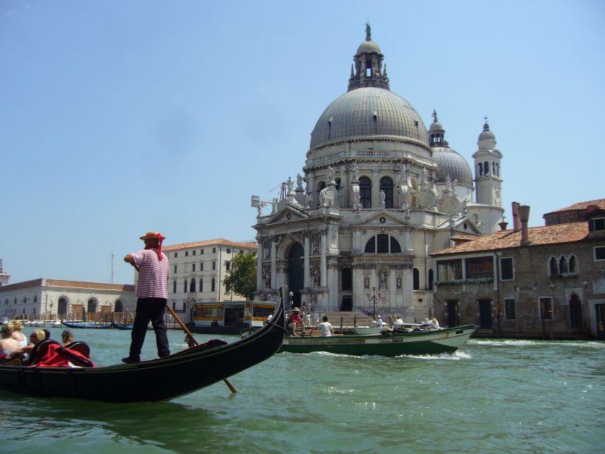 Venice: 30 min Gondola Ride on the Grand Canal with Guide - Practical tips: what to bring, what to avoid, and what to expect on board