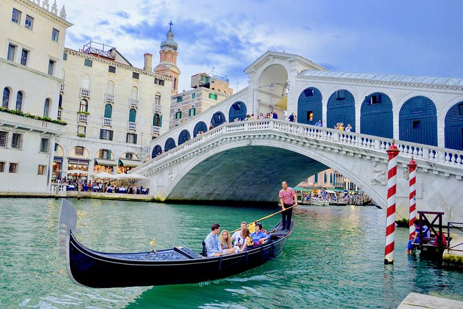Venice: 30 min private Gondola Ride with Guide - Rio della Madonnetta to the Grand Canal: why this route works