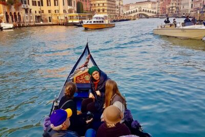 Venice: 30 min private Gondola Ride with Guide - The landmarks you’ll glide past, from Accademia Bridge to Rialto