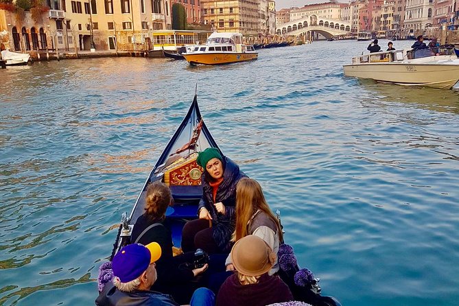 Venice: 30 min private Gondola Ride with Guide - The landmarks you’ll glide past, from Accademia Bridge to Rialto