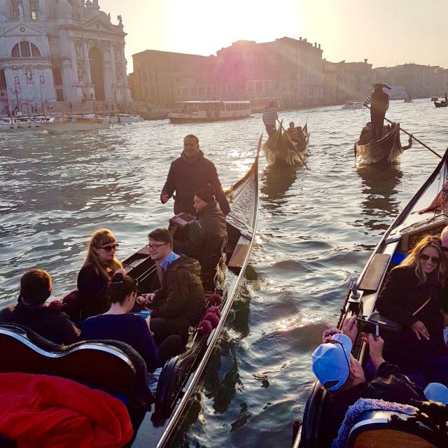 Venice: 30-Minute Gondola Ride on Grand Canal with Serenade - Who should book this gondola serenade