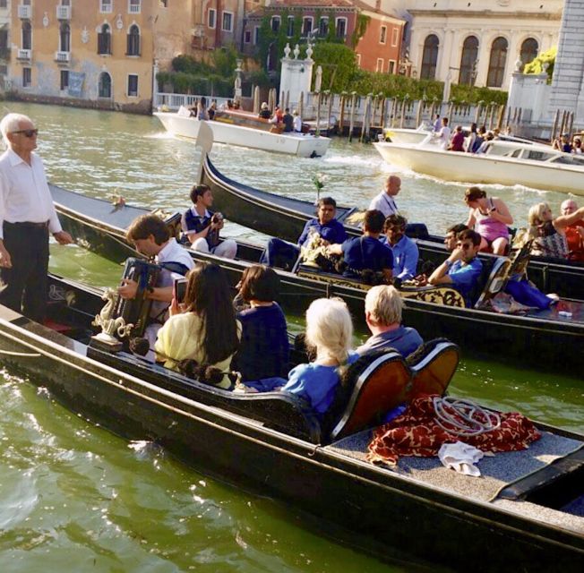 Venice: 30-Minute Gondola Ride on Grand Canal with Serenade - How the flotilla serenade works (and what that means for your seat)