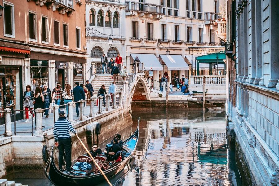 Venice: 30-Minute Gondola Ride on Grand Canal with Serenade - Your gondola route: what each stop adds to the story