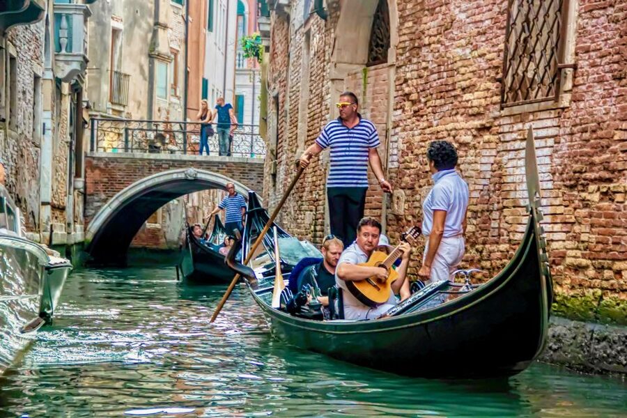 Venice: 30-Minute Gondola Ride on Grand Canal with Serenade - Comfort and small practicalities that matter in Venice