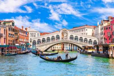Venice: 30 minutes Enchanting Gondola Ride - Getting to the meeting point: Correr Museum area and the kiosk landmark