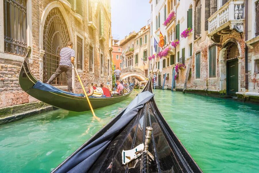 Venice: 30 minutes Enchanting Gondola Ride - Ca’ Farsetti and Palazzo Grimani: civic Venice, not just tourist Venice