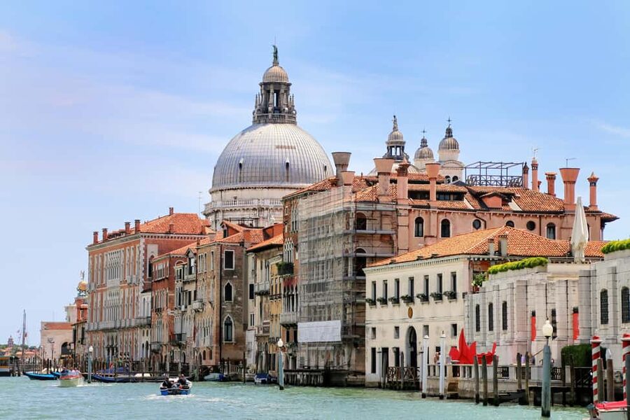 Venice: 30 minutes Enchanting Gondola Ride - Moving toward Rio San Luca: bridges, facades, and the Rossini cinema link