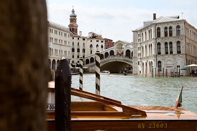 Venice Art Walking Tour with Gondola Ride - Gondola ride: how to make 30 minutes feel like more