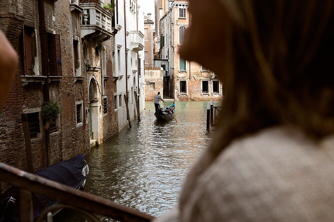 Venice Art Walking Tour with Gondola Ride - Guide quality: small-group energy and real personalization