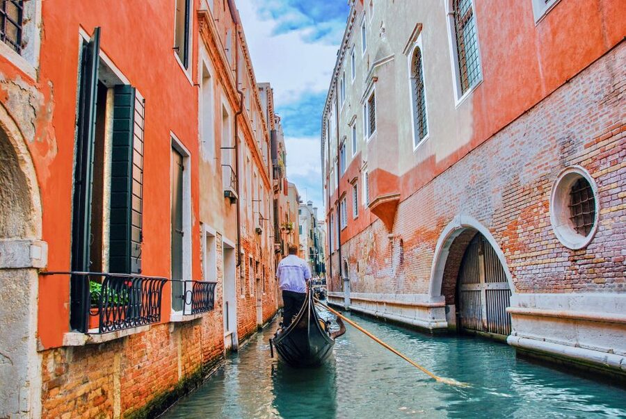 Venice: Basilica and Doge's Palace Tour with Gondola Ride - Doge’s Palace and the Bridge of Sighs: power, art, and prison stories