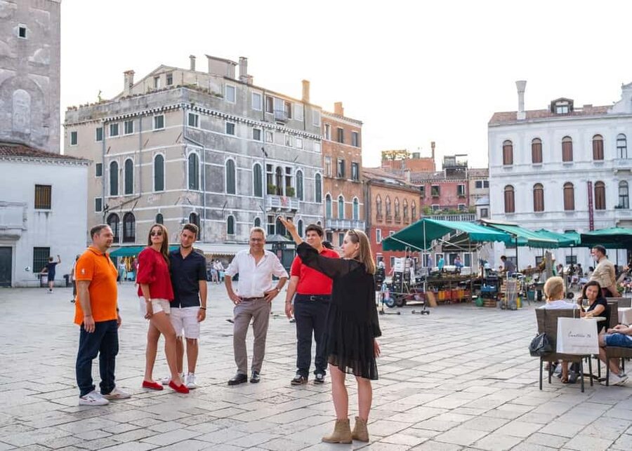 Venice: City Center Walking Tour & Iconic Gondola Ride - Venice Gallery + VR finale: Piazza San Marco in another era