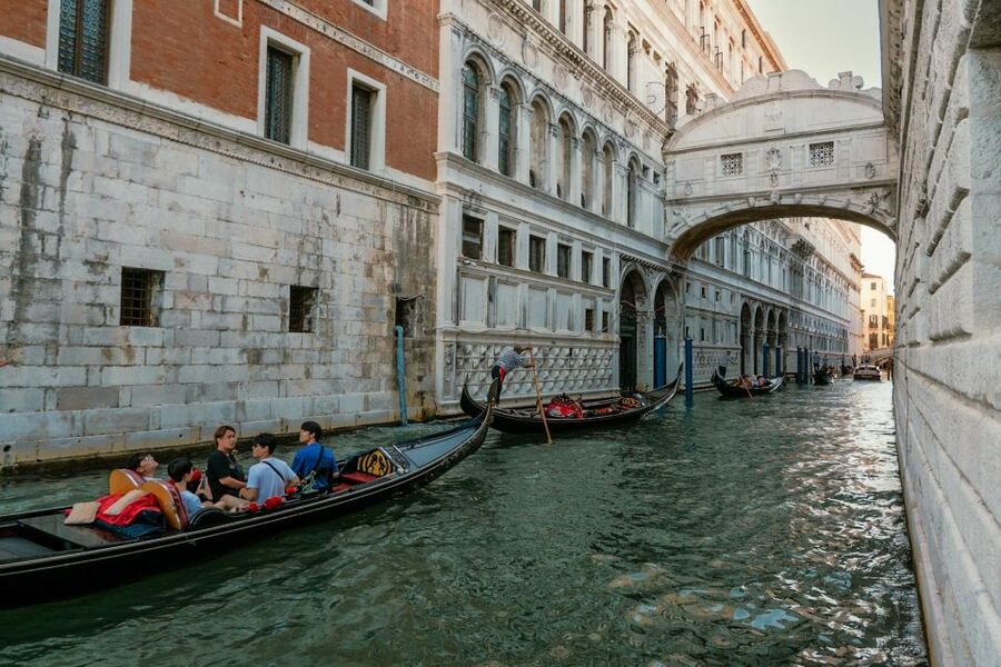 Venice: Doge's Palace and Basilica Tour with Gondola Ride - Key things to know before you go