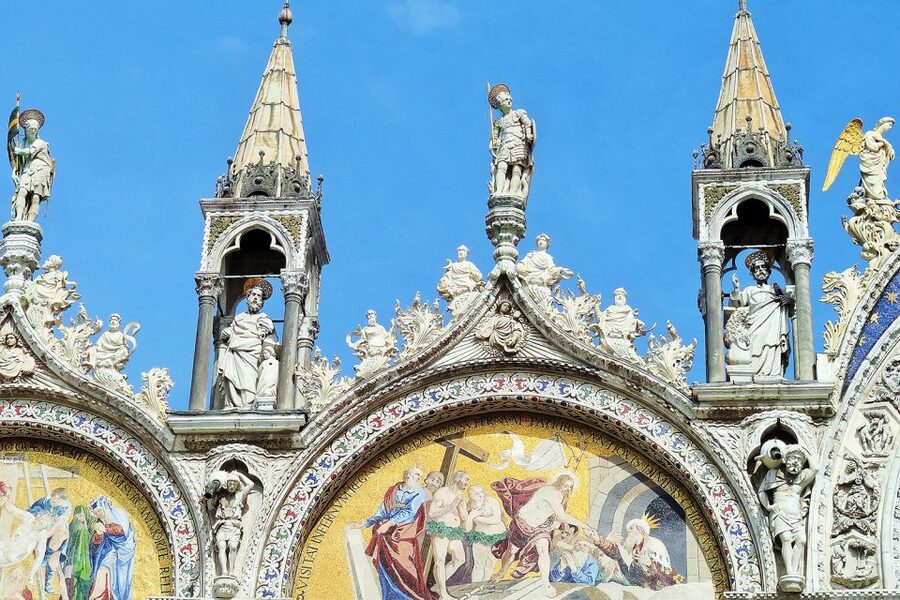 Venice: Doge's Palace and Basilica Tour with Gondola Ride - St. Mark’s Basilica: golden mosaics, museum access, and strict dress rules