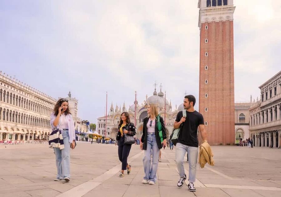Venice: Doge's Palace and St Mark's Tour with Gondola Ride - The Snack Break Before the Canals: Small Pause, Big Payoff