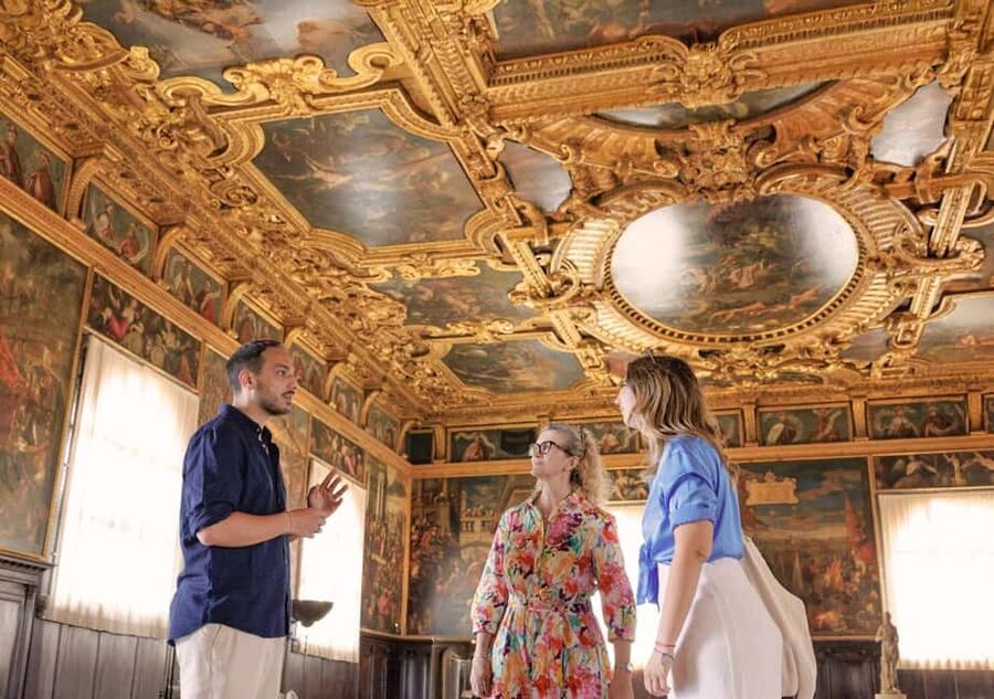 Venice: Doge's Palace and St Mark's Tour with Gondola Ride - Shared Gondola Ride: What 30 Minutes Gives You (and What It Doesn’t)