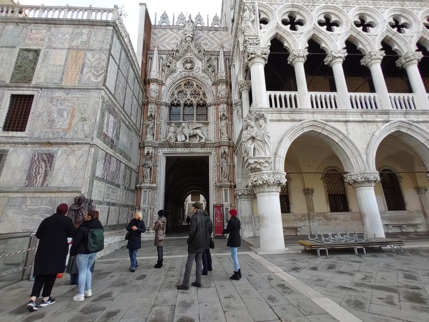 Venice: Doge's Palace Guided Tour with Optional Gondola Ride - Who this tour is best for