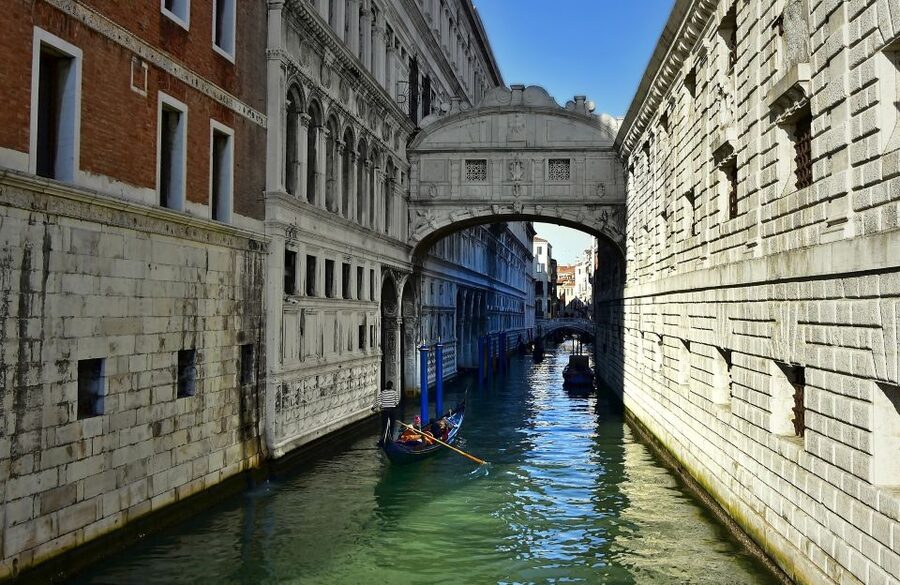 Venice: Doge's Palace Guided Tour with Optional Gondola Ride - Optional 30-minute Grand Canal gondola: calm finish, shared boat reality