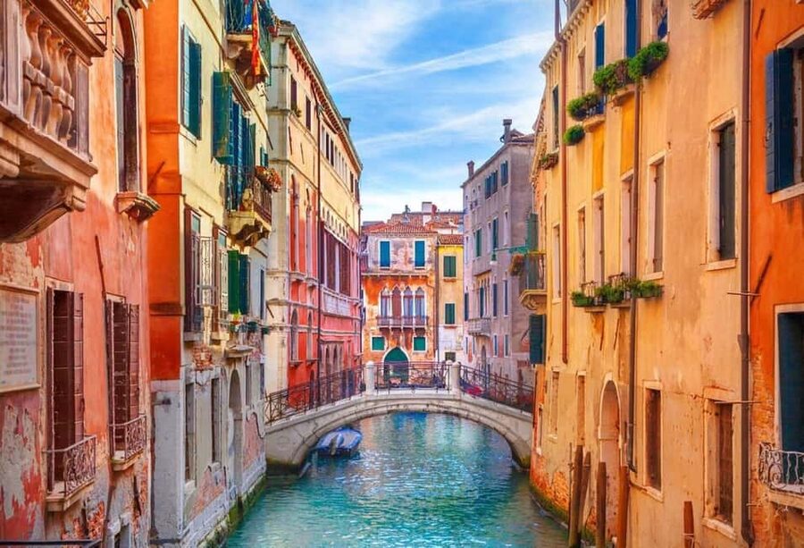 Venice Essential: Doge’s Palace, Prisons & Gondola option - The council halls and chambers you’ll actually remember