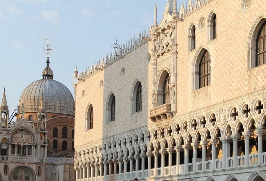 Venice Essential: Doge’s Palace, Prisons & Gondola option - Skip-the-line Doge’s Palace entry: what it really saves you