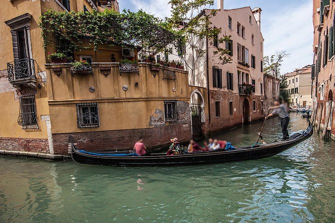 Venice Gondola Experience - Comfort on a Shared Gondola: Seats Are the Wild Card