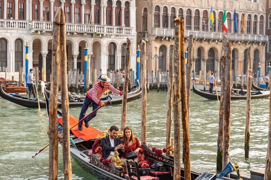 Venice: Gondola Ride Along Grand Canal and Hidden Corners - St Mark’s Square to the Gondola Pier: the part that sets the tone