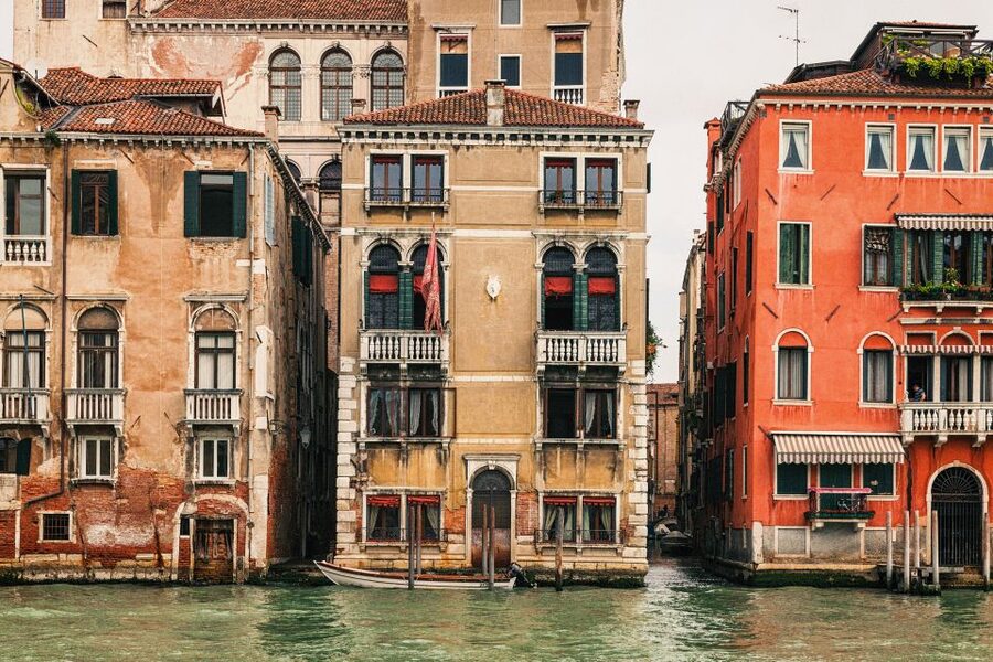 Venice: Gondola Ride and a Gala Dinner in a Venetian Palace - Key things that make this experience worth considering